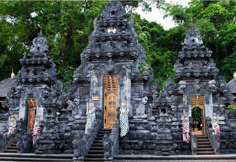 Goa lawah temple